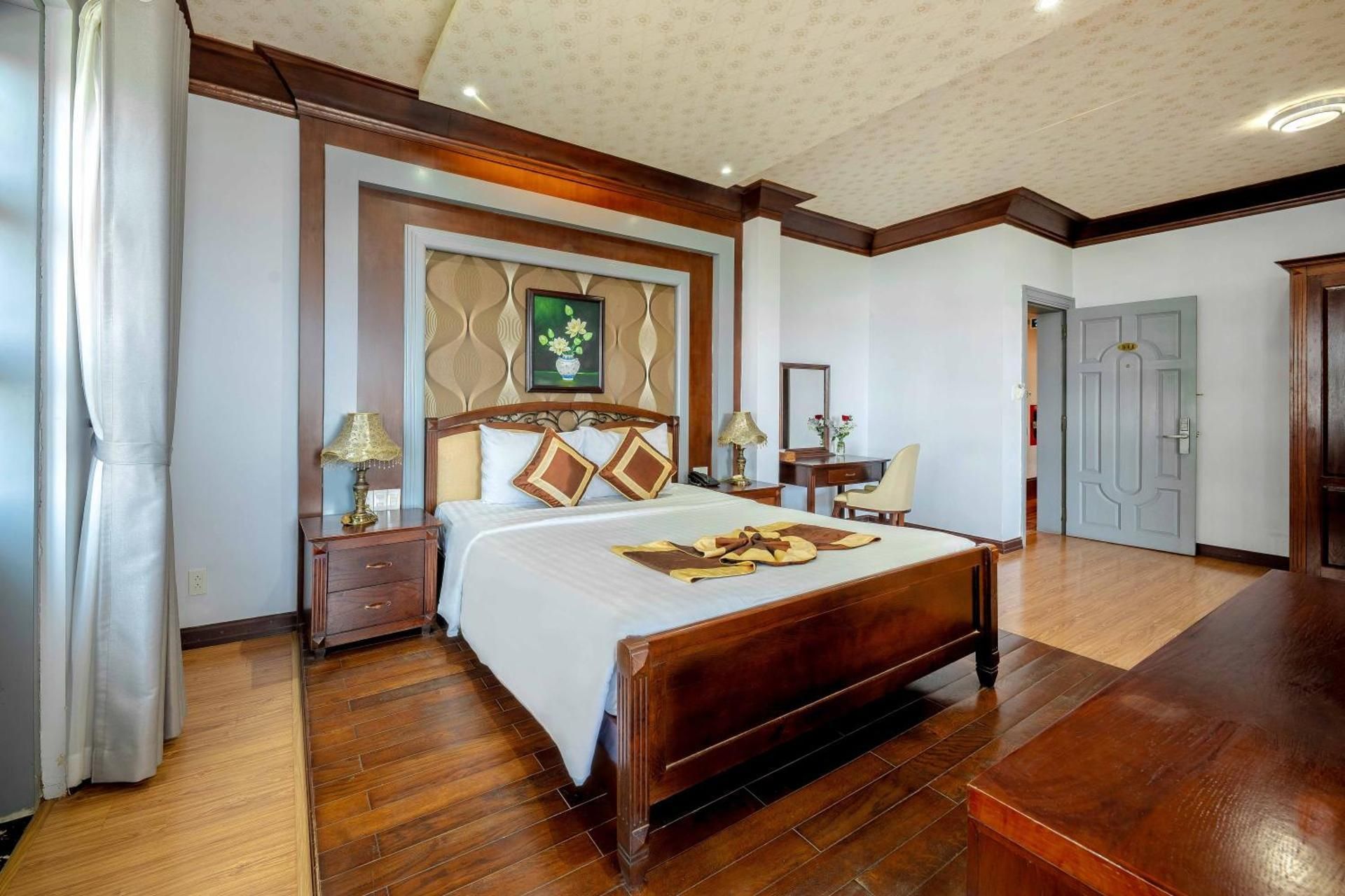 Luxury Suite with Balcony
