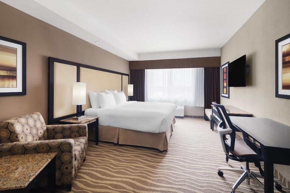 Best Western Premier Freeport Inn Calgary Airport Standard Room, 1 King Bed, Non Smoking, Refrigerator & Microwave