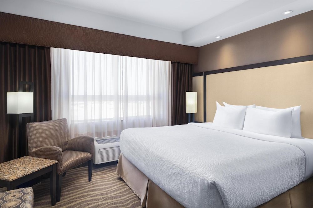 Suite, 1 King Bed, Non Smoking, Fireplace (with Sofabed)
