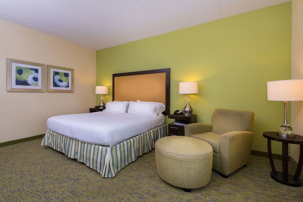 Standard Room, 1 King Bed, Accessible Bathtub (Communications)
