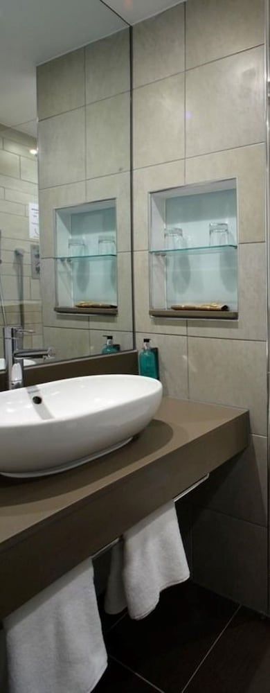 undefined Holiday Inn Bristol City Centre by IHG 10