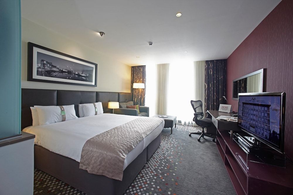 undefined Holiday Inn Bristol City Centre by IHG 9