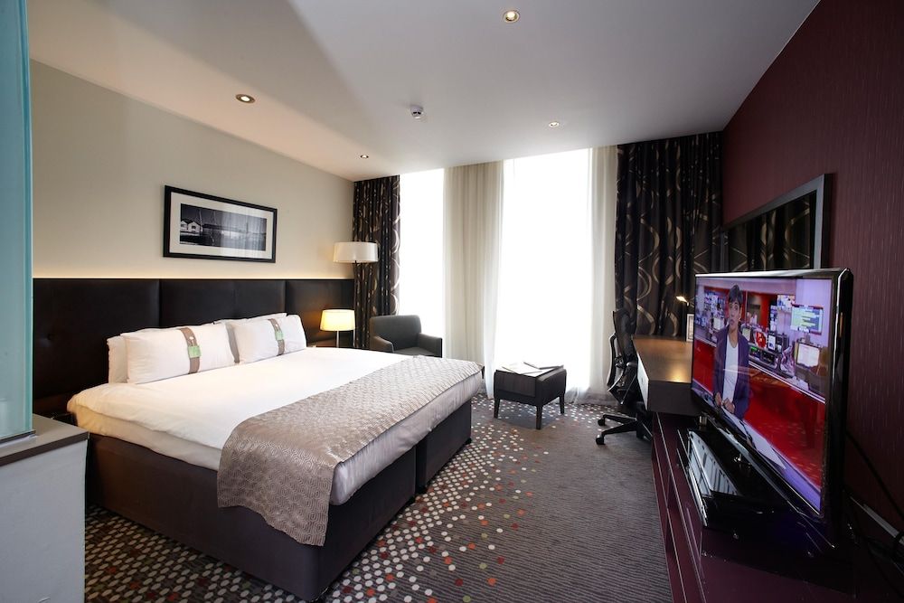 Premium Room, 1 King Bed, Jetted Tub