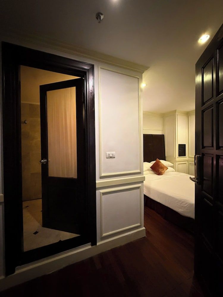 Hanoi Boutique Hotel & Spa Classic Room 11
