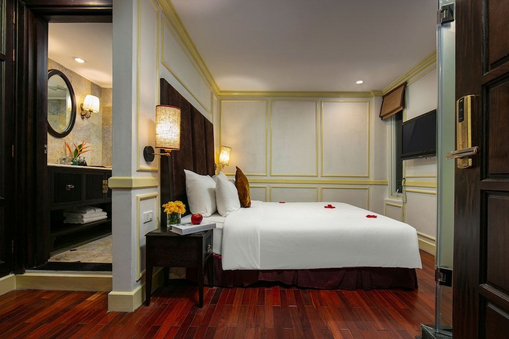 Hanoi Boutique Hotel & Spa Classic Room 2