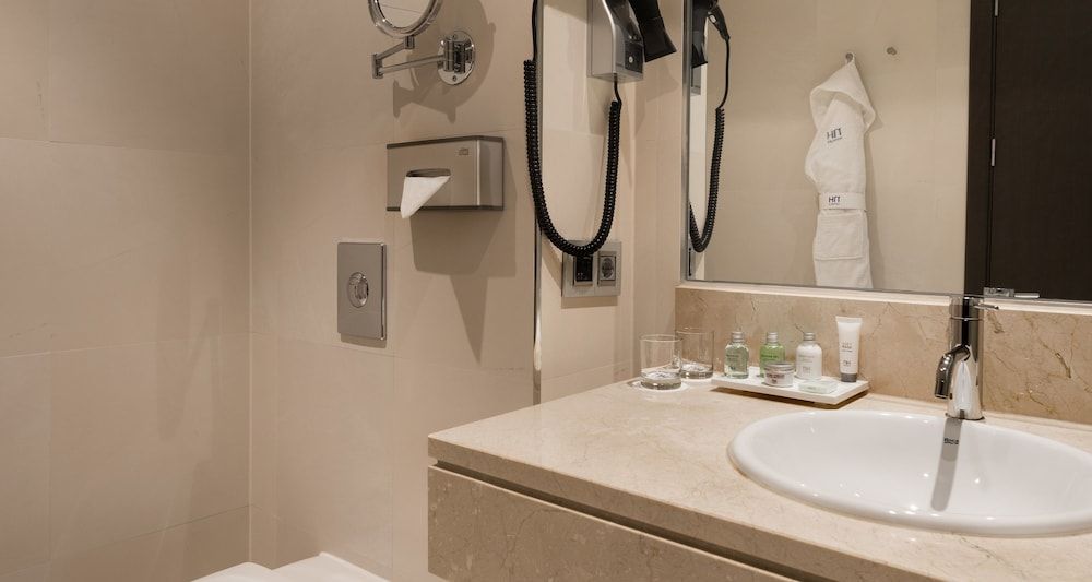 NH Madrid Ribera del Manzanares Standard Room 10