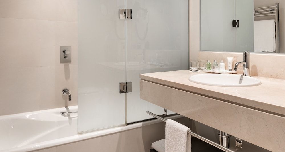 NH Madrid Ribera del Manzanares Standard Room 9