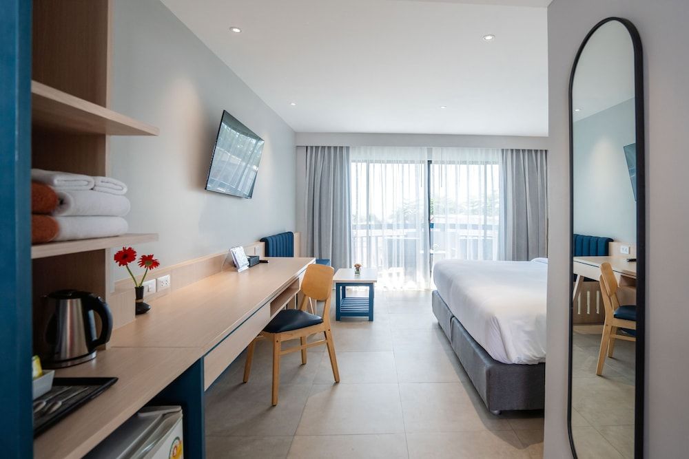 Superior Room, Pool View