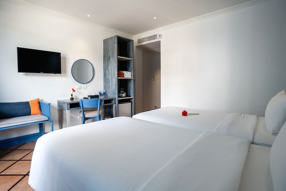 Phuket Island View Resort Superior Room, City View 4