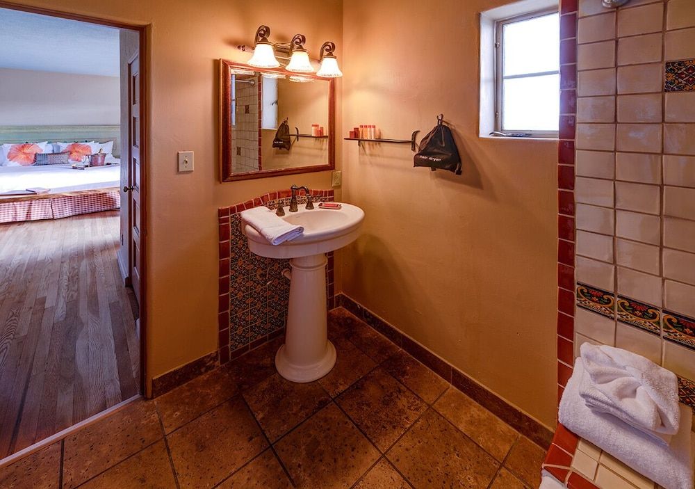 Hacienda Del Sol Guest Ranch Resort Room (Historic) 4