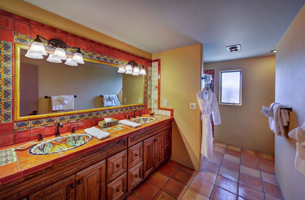 Suite, 1 King Bed