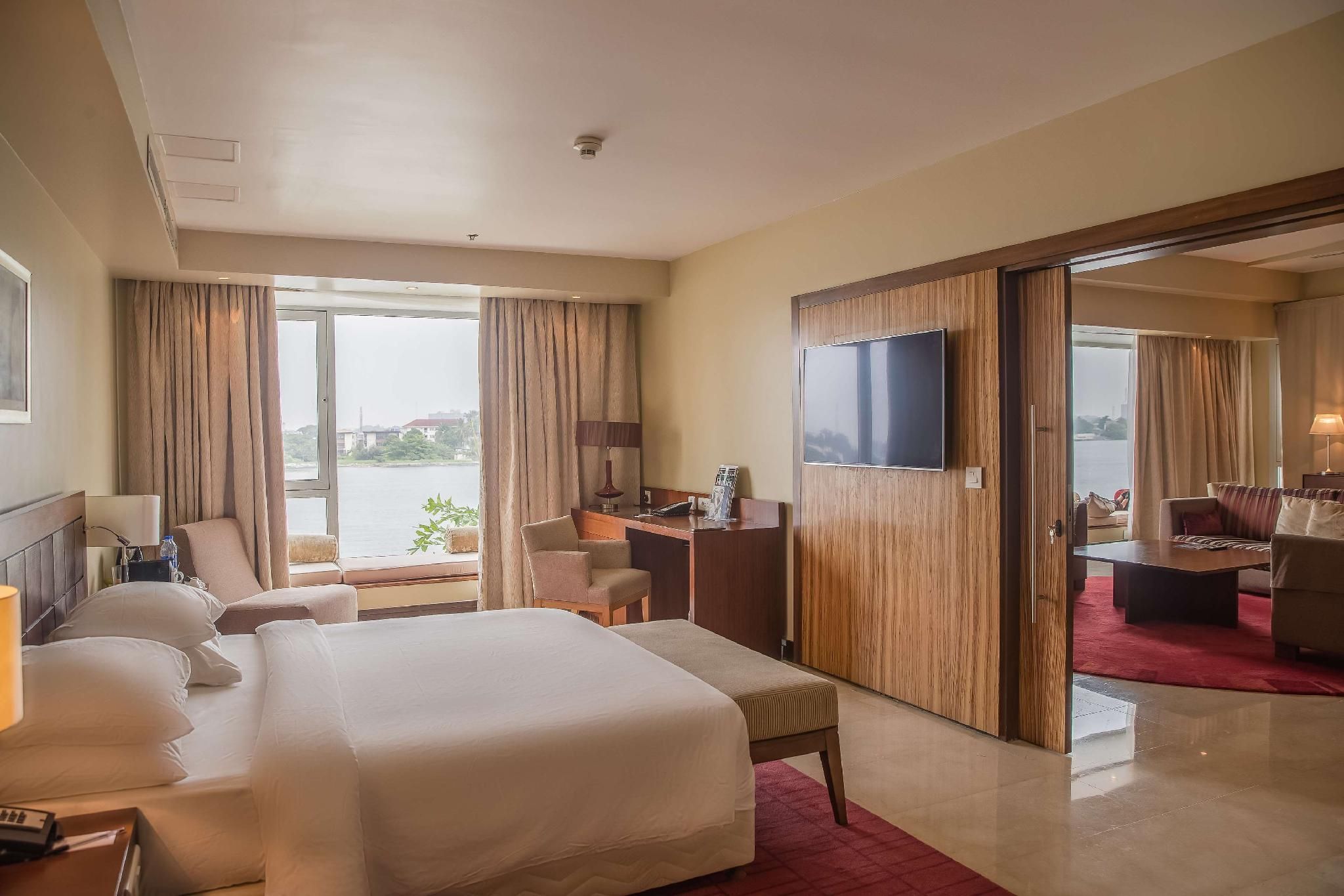 Suite - Lagoon View & Balcony - Lounge