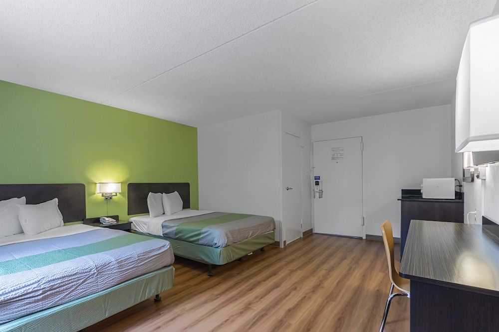 Motel 6 Warminster, PA Standard Room, 2 Double Beds, Non Smoking 10