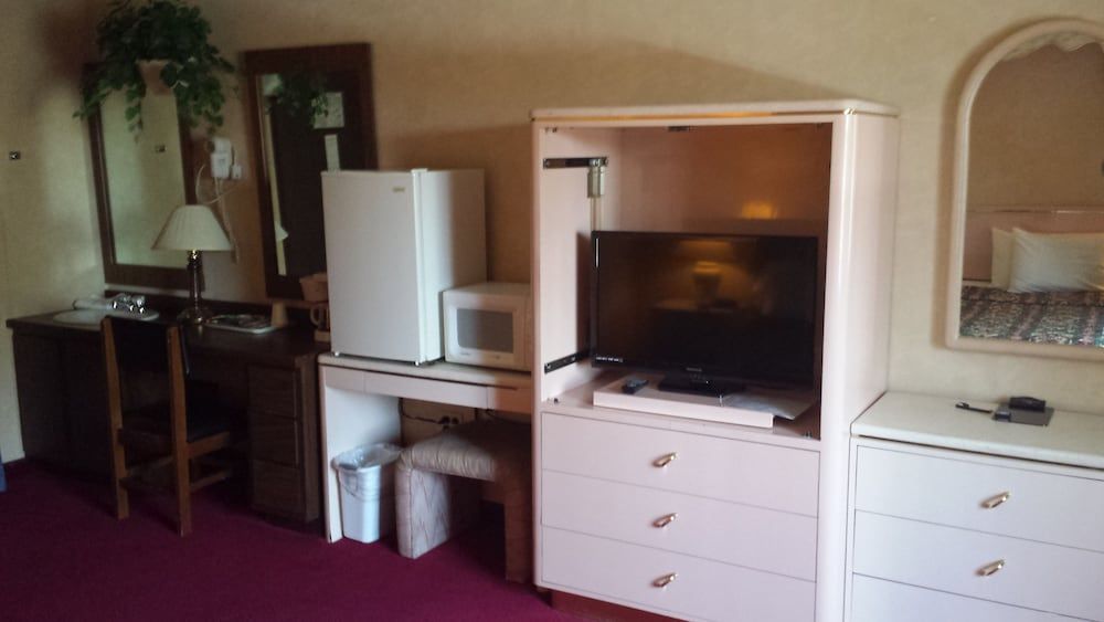 Motel 6 Warminster, PA Standard Room, 2 Double Beds, Non Smoking 13