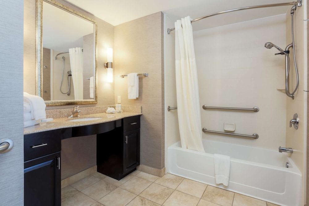 Suite, 1 King Bed, Accessible, Bathtub (Mobility & Hearing)