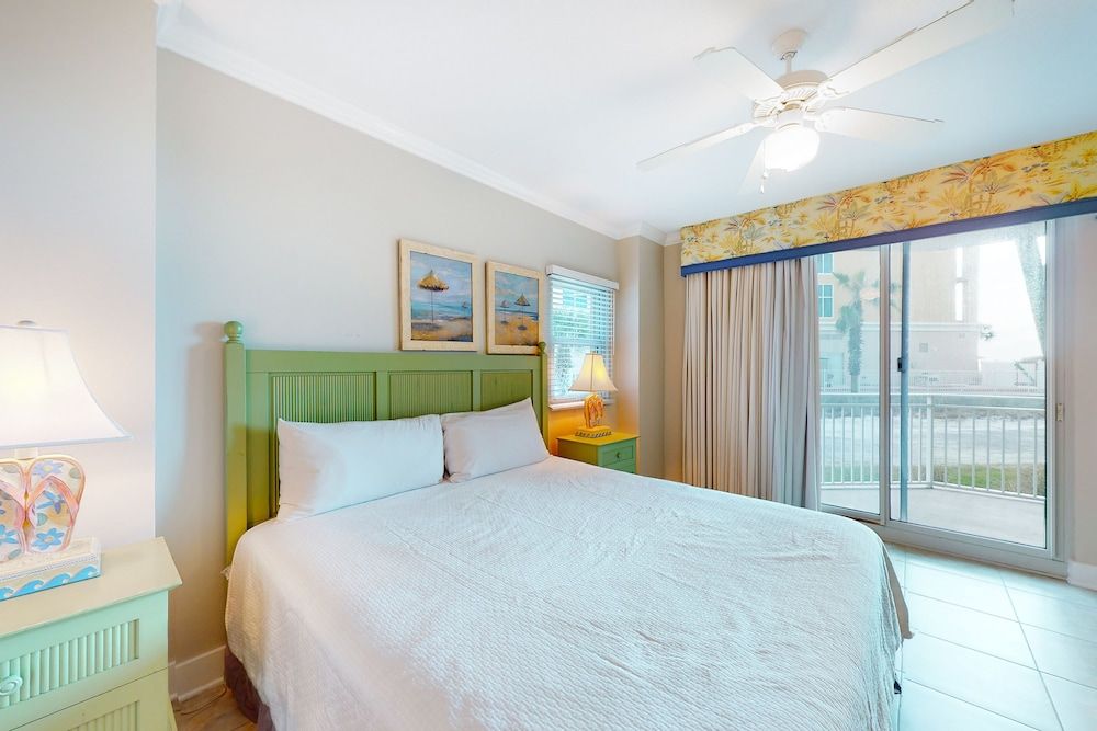 Waterscape Condominiums Apartment, 2 Bedrooms