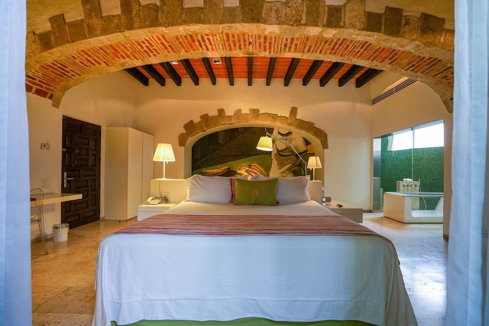 Anticavilla Hotel restaurante & Spa Master suite with bathtub and terrace 3
