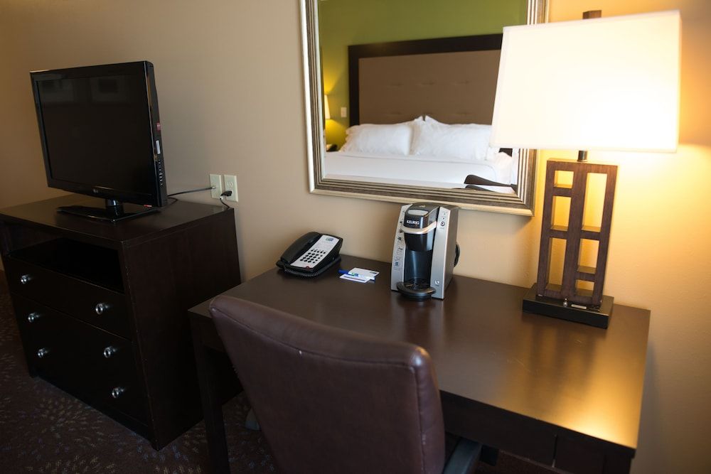 Standard Room, 1 King Bed, Accessible (Communication Accessible)
