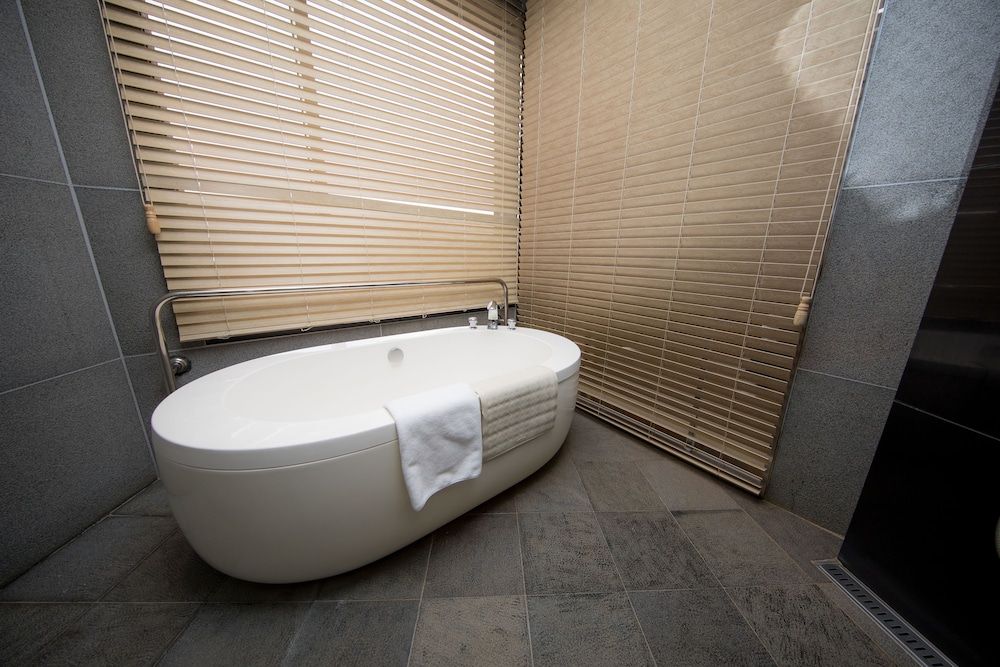 Holiday Inn Gwangju by IHG Suite, 1 King Bed 8