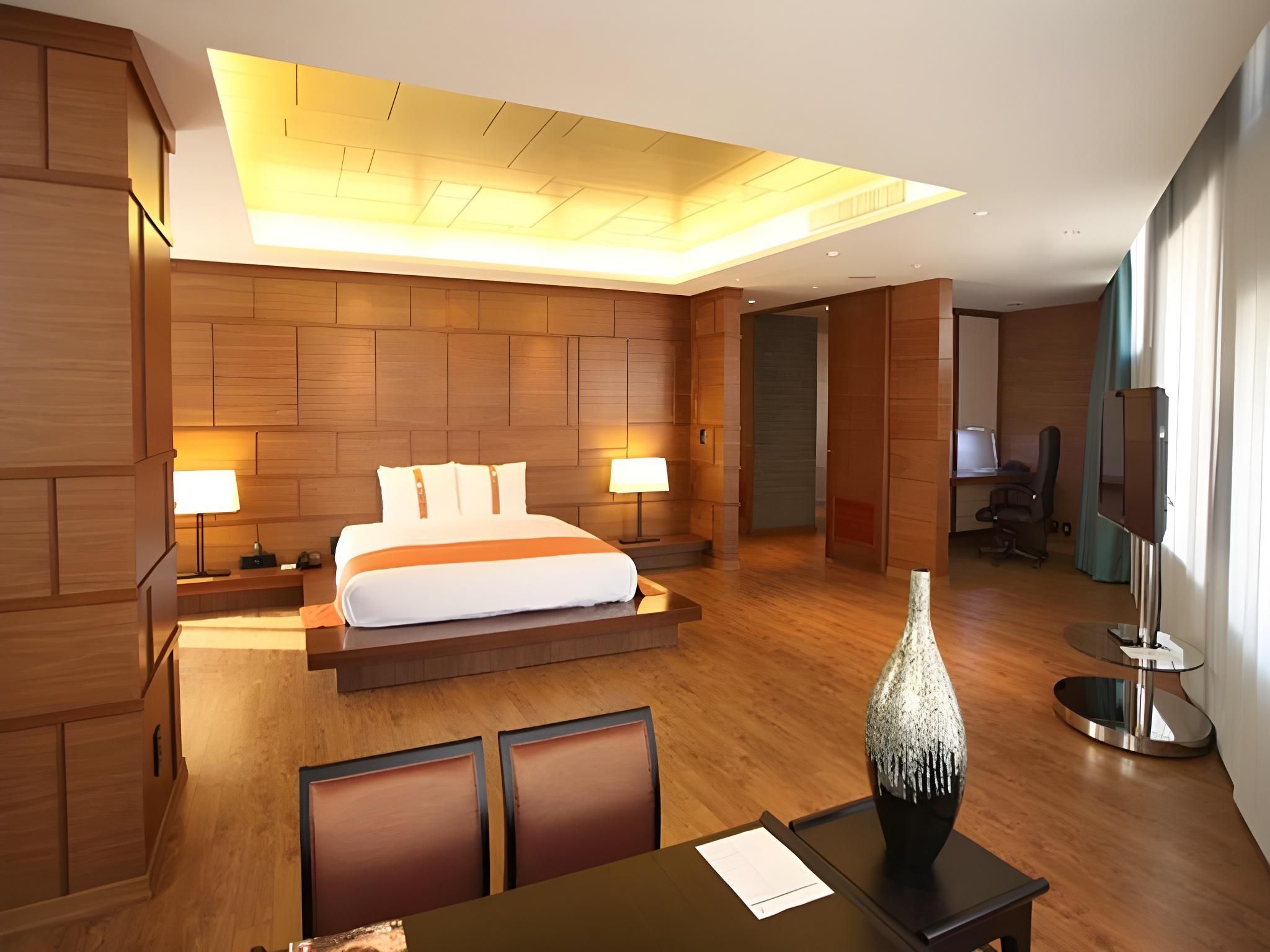 1 King bed One bedroom Suite Korea Theme