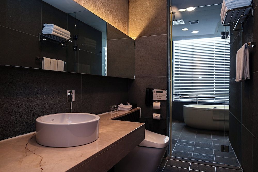 Holiday Inn Gwangju by IHG Suite, 1 King Bed 7