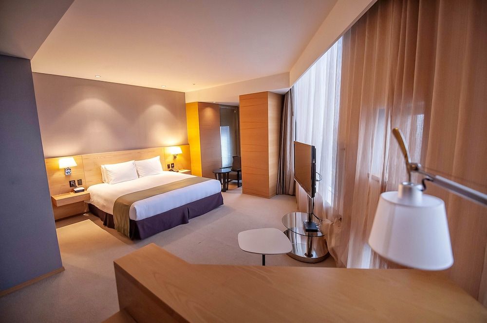 Holiday Inn Gwangju by IHG Suite, 1 King Bed 5