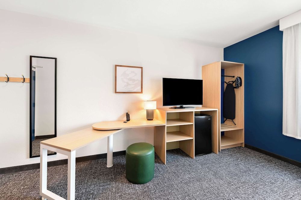 Spark by Hilton Longview