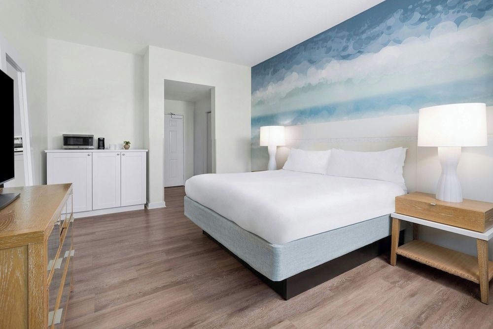 Marriott Vacation Club, South Beach Room, 1 King Bed, Non Smoking 2