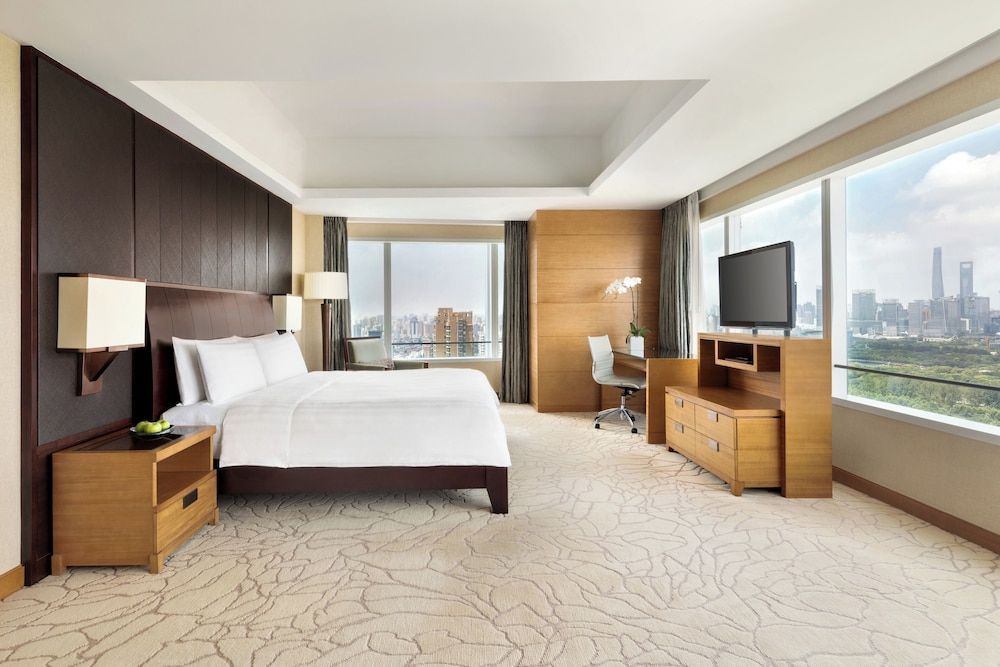 Premier Room, 1 King Bed, Park View (Club)