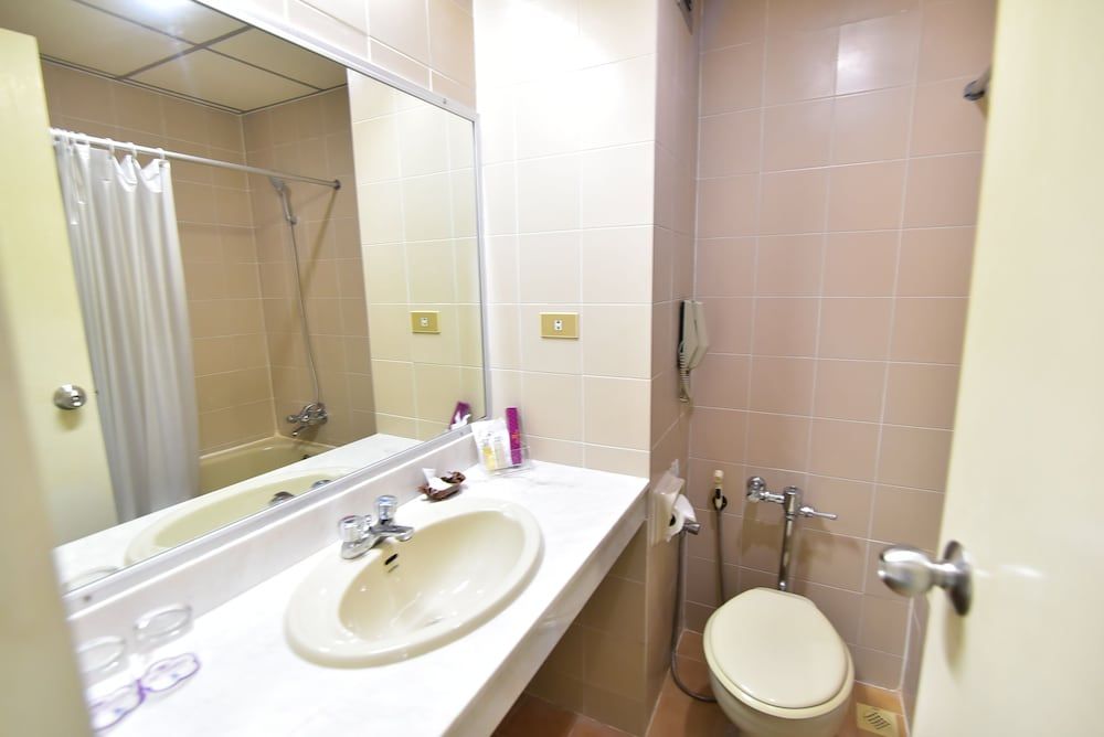 Thumrin Hotel Suite (Salila) 16