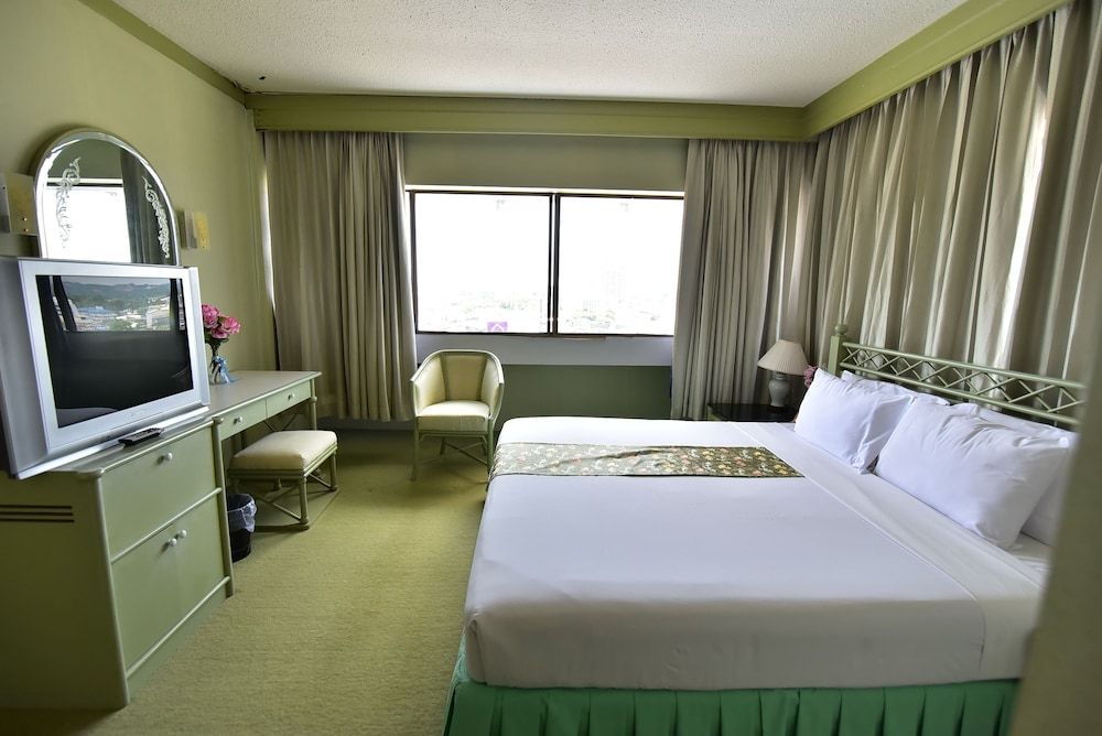 Thumrin Hotel Suite (Salila) 4