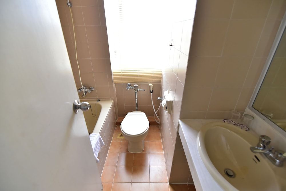 Thumrin Hotel Suite (Salila) 15