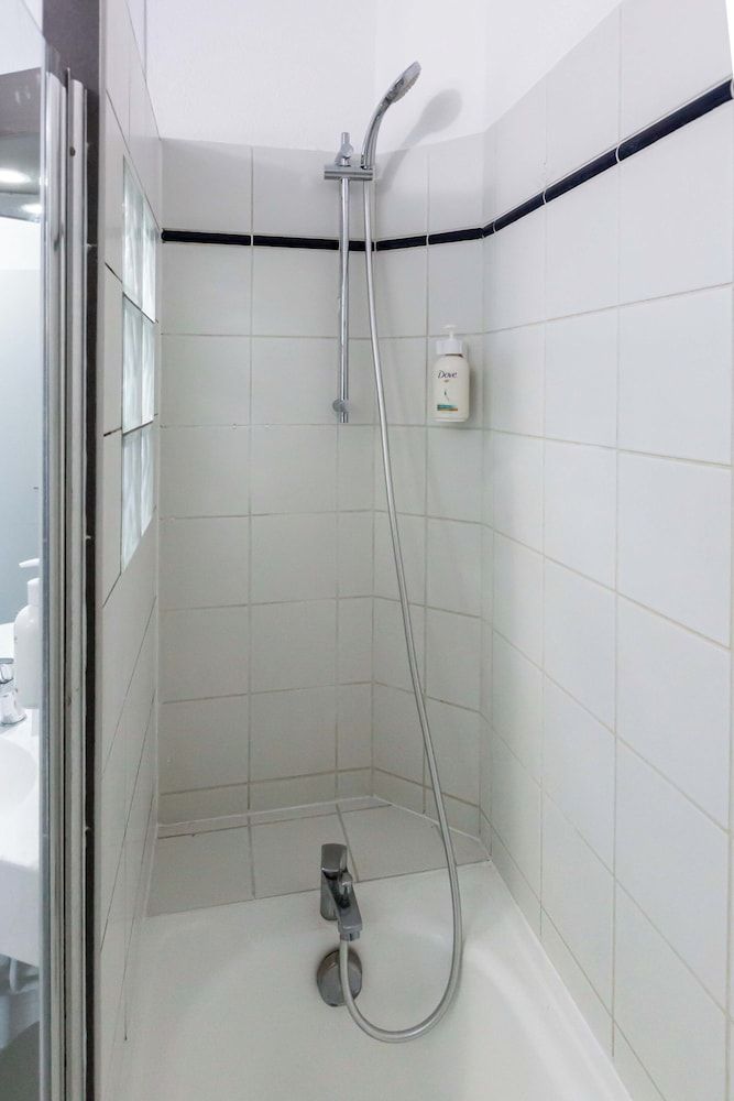 Hôtel L'Eaubonne Triple Room 2