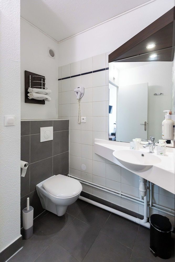 Hôtel L'Eaubonne Triple Room 3