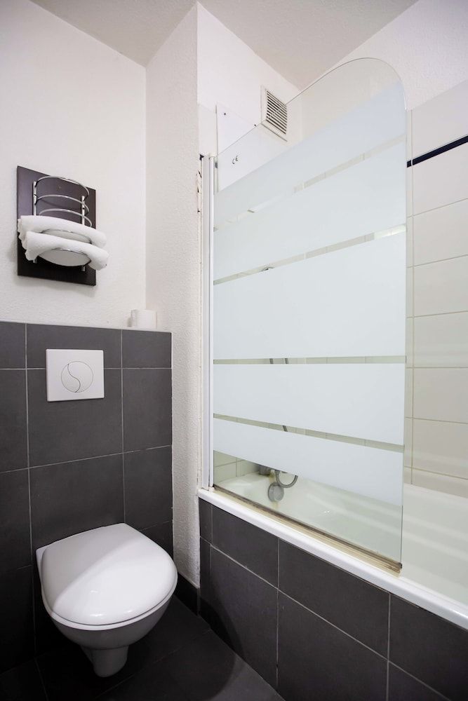 Hôtel L'Eaubonne Triple Room 5