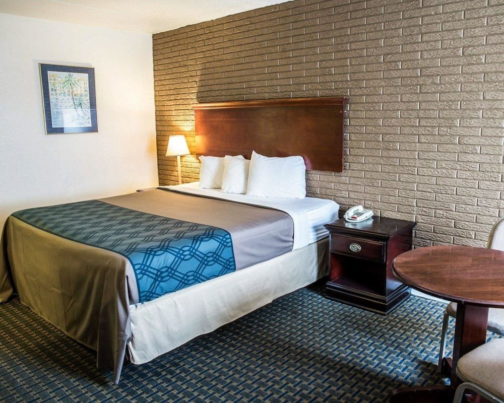 Standard Room, 1 King Bed, Smoking