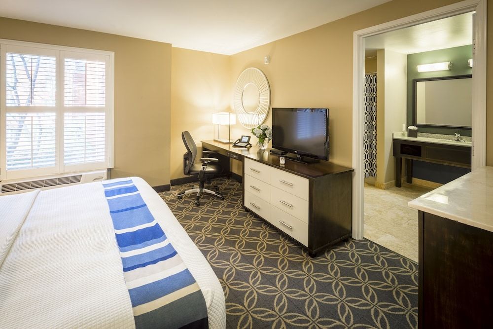 Standard Room, 1 King Bed