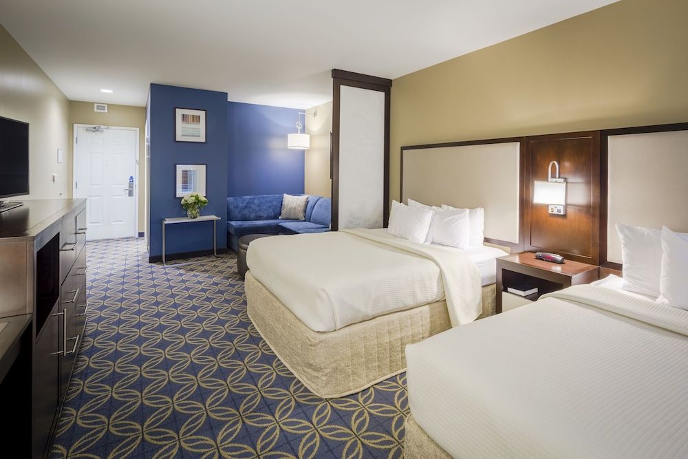 Nationwide Hotel and Conference Center Deluxe Room, Multiple Beds 3