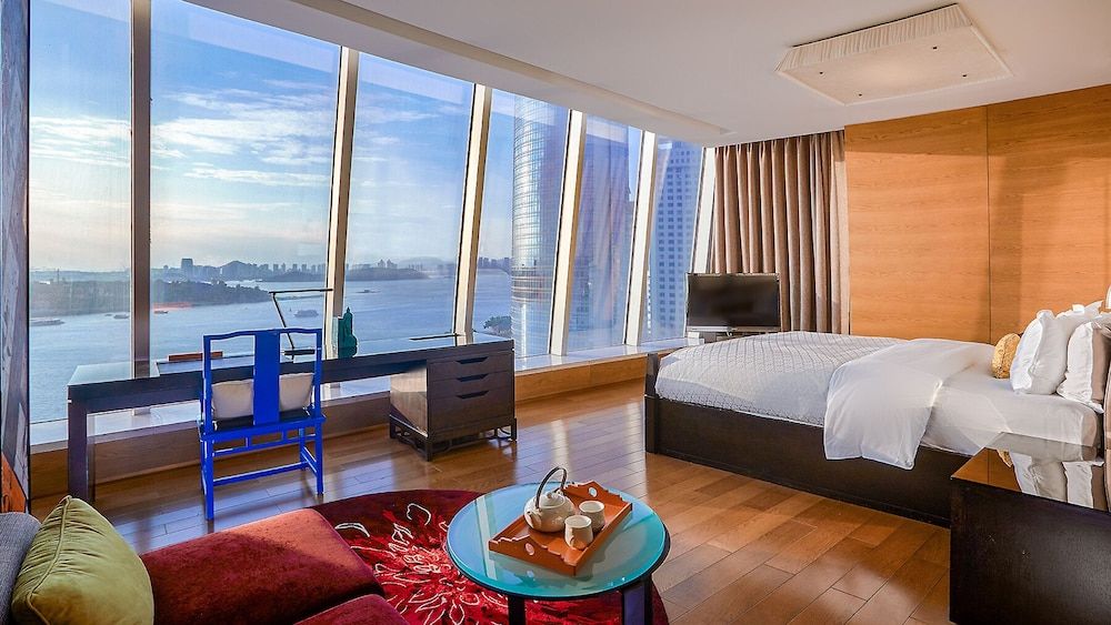 Suite, 1 Bedroom, Balcony, Sea View (Dining Area)