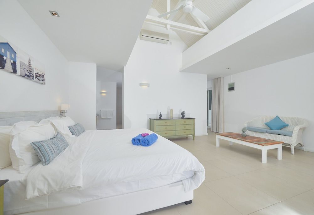 Luxury Villa, 4 Bedrooms, Sea View, Beachfront
