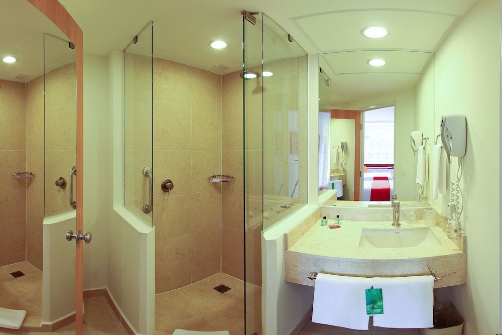 One Puebla Finsa Superior Room, 2 Double Beds 5