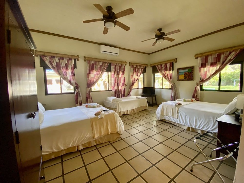 Paraiso Rainforest and Beach Hotel