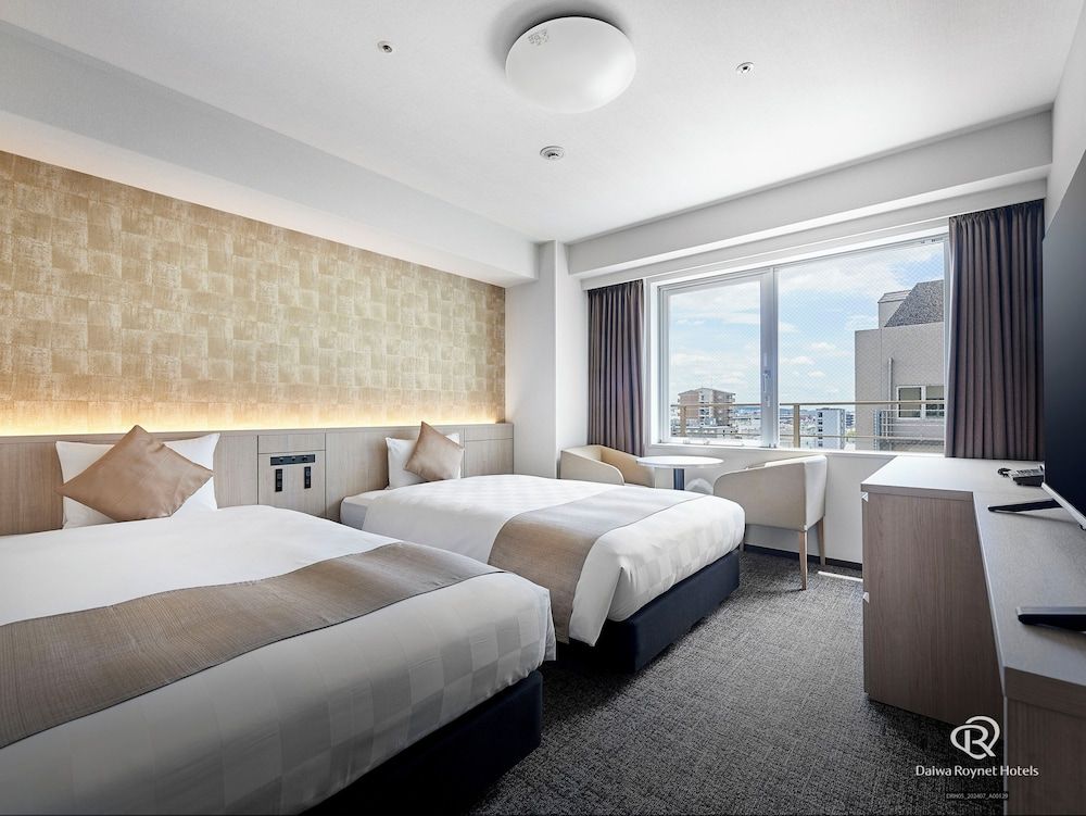 Twin Room, Smoking (Standard or Hollywood type)