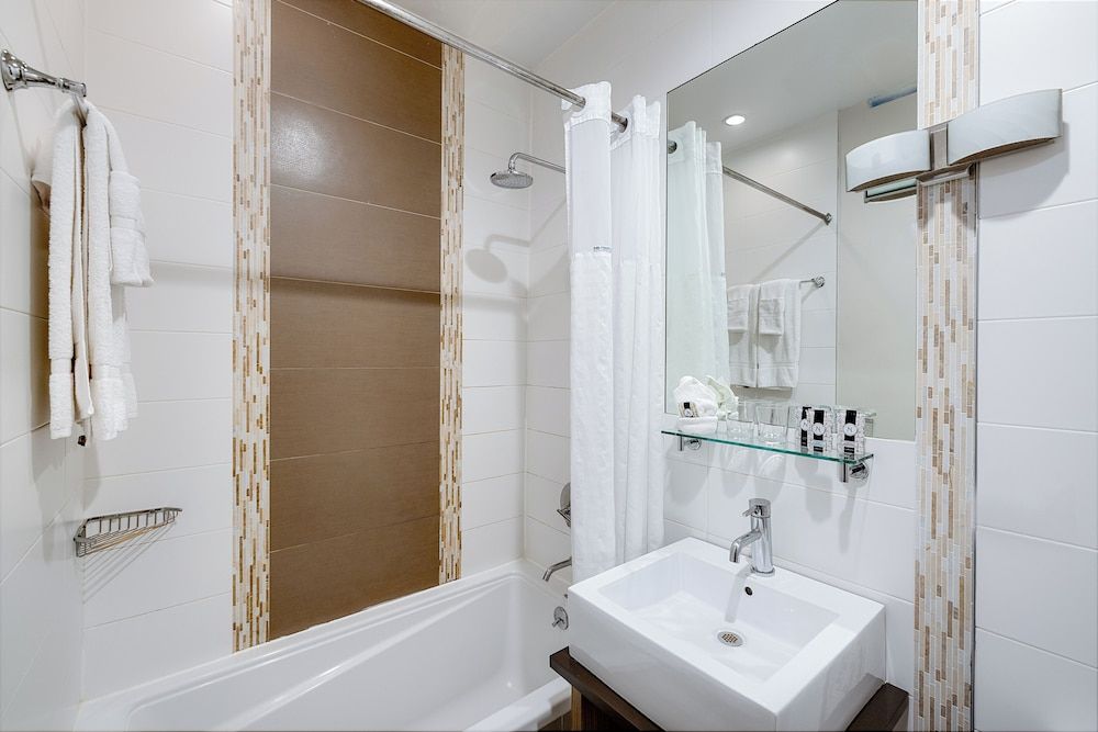 Aura Hotel Brooklyn King Bed Corner Room 4