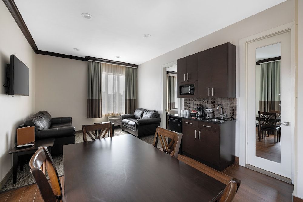 Aura Hotel Brooklyn Superior King Room Suite with Terrace 6