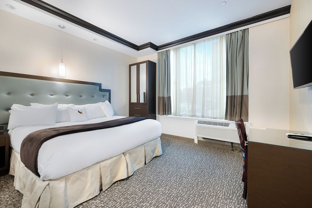 Aura Hotel Brooklyn King Bed Corner Room 3