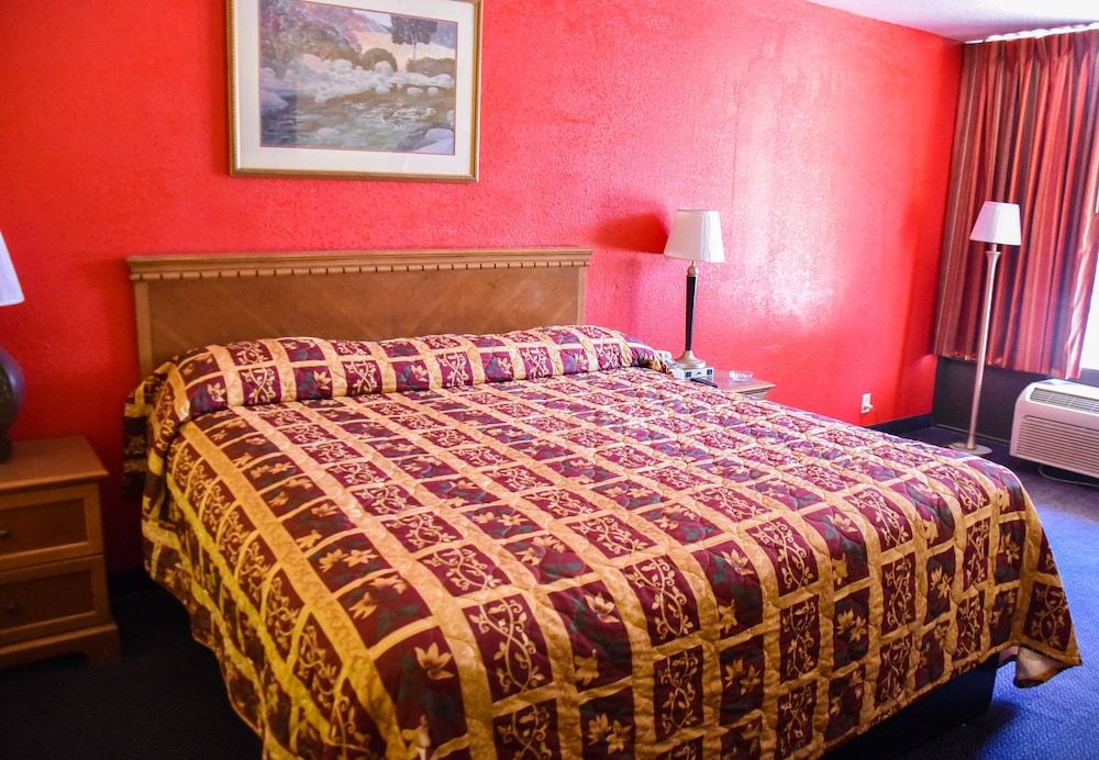 Homeplace Inn Standard Room, 1 King Bed, Non Smoking 4