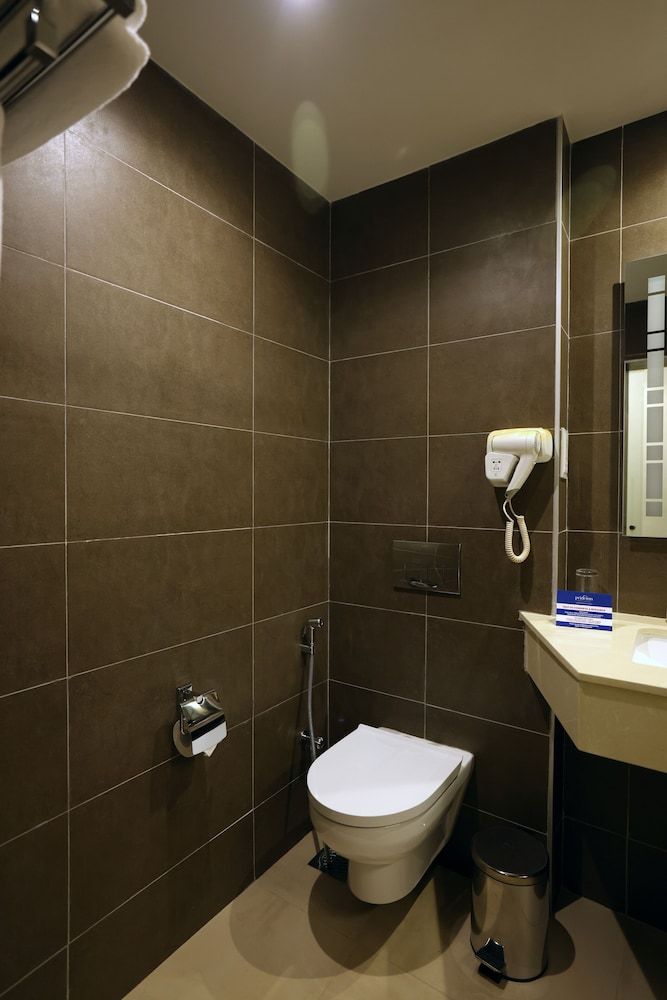 PrideInn Westlands Luxury Boutique Hotel Deluxe Double Room, 1 Queen Bed, City View 20