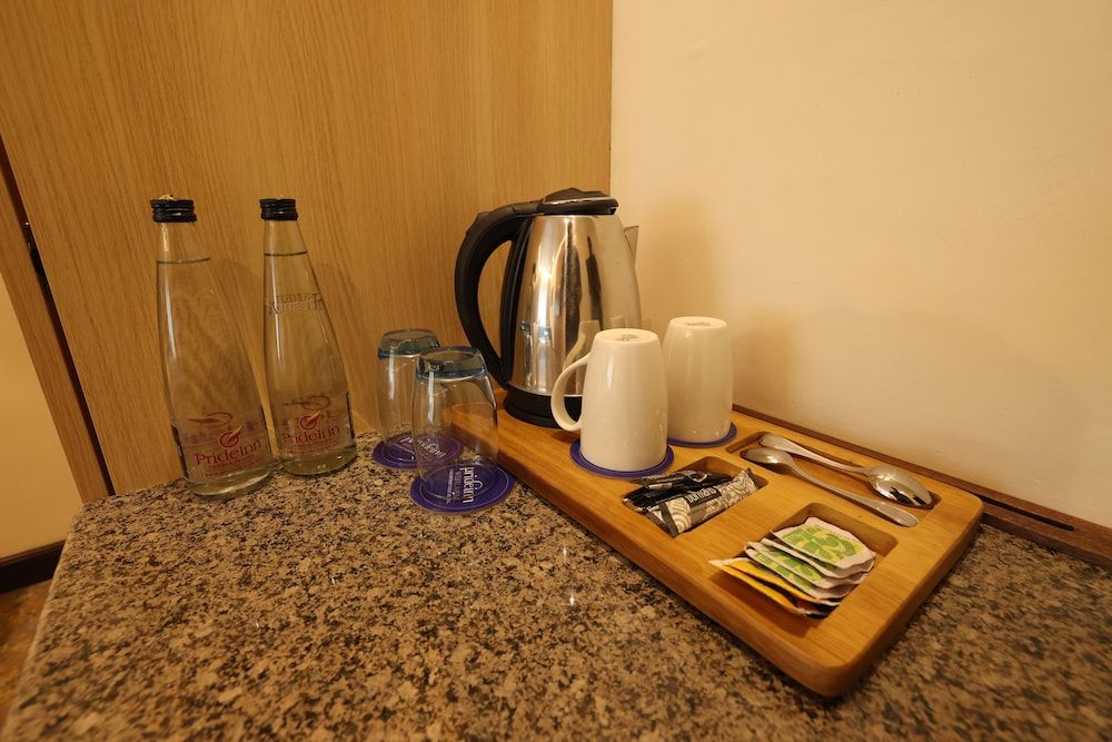 PrideInn Westlands Luxury Boutique Hotel Deluxe Double Room, 1 Queen Bed, City View 9