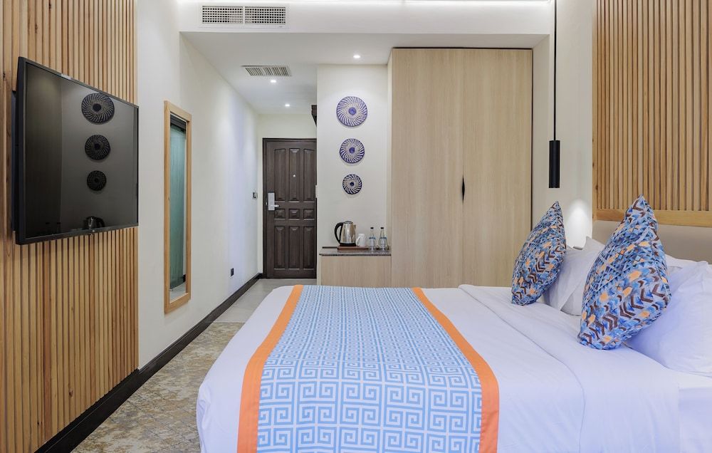 PrideInn Westlands Luxury Boutique Hotel Deluxe Double Room, 1 Queen Bed, City View 8